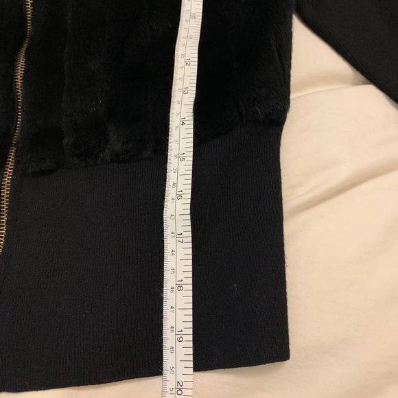 BEAUTIFUL BLACK FUR AND FABRIC CROPPED JACKET - Picture 11 of 11